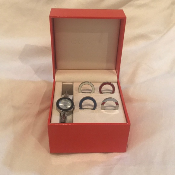 NWT Coach watch - Picture 2 of 7